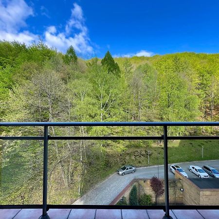 Hotel Belweder อุสทรอน ภายนอก รูปภาพ View of the mountain from the hotel