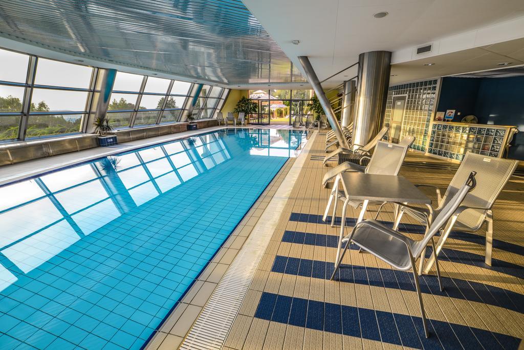 Hotel Belweder อุสทรอน ภายนอก รูปภาพ The pool at the 101 on Mary
