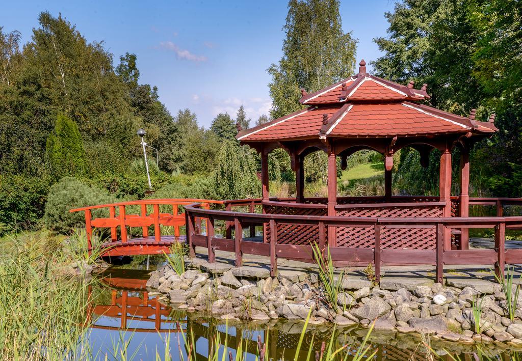 Hotel Belweder อุสทรอน ภายนอก รูปภาพ Japanese garden