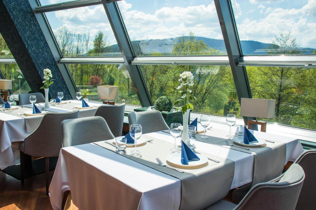 Hotel Belweder อุสทรอน ภายนอก รูปภาพ Restaurant