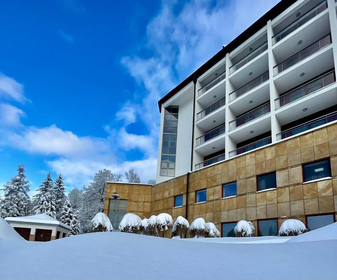 Hotel Belweder อุสทรอน ภายนอก รูปภาพ The hotel in 2012
