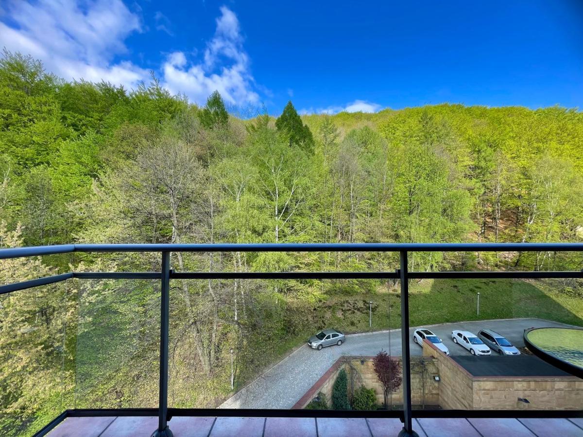 Hotel Belweder อุสทรอน ภายนอก รูปภาพ View of the mountain from the hotel