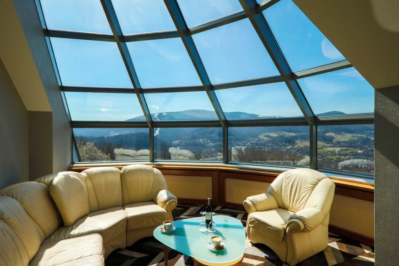 Hotel Belweder อุสทรอน ภายนอก รูปภาพ The Sky Bar