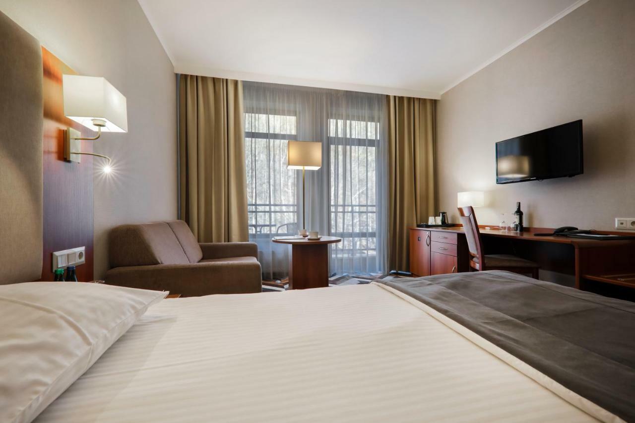 Hotel Belweder อุสทรอน ภายนอก รูปภาพ A room at the hotel