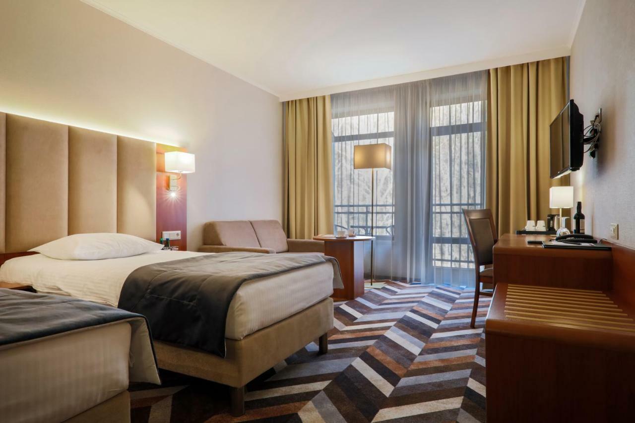 Hotel Belweder อุสทรอน ภายนอก รูปภาพ A room at the hotel