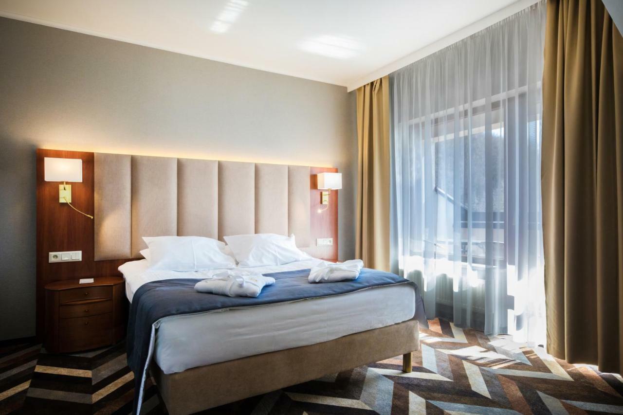 Hotel Belweder อุสทรอน ภายนอก รูปภาพ