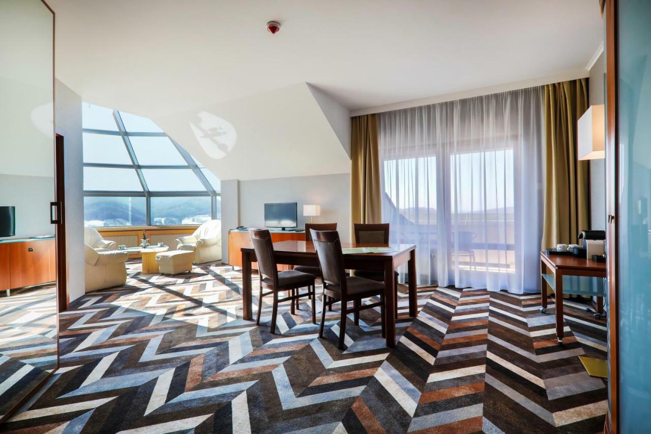 Hotel Belweder อุสทรอน ภายนอก รูปภาพ Suite