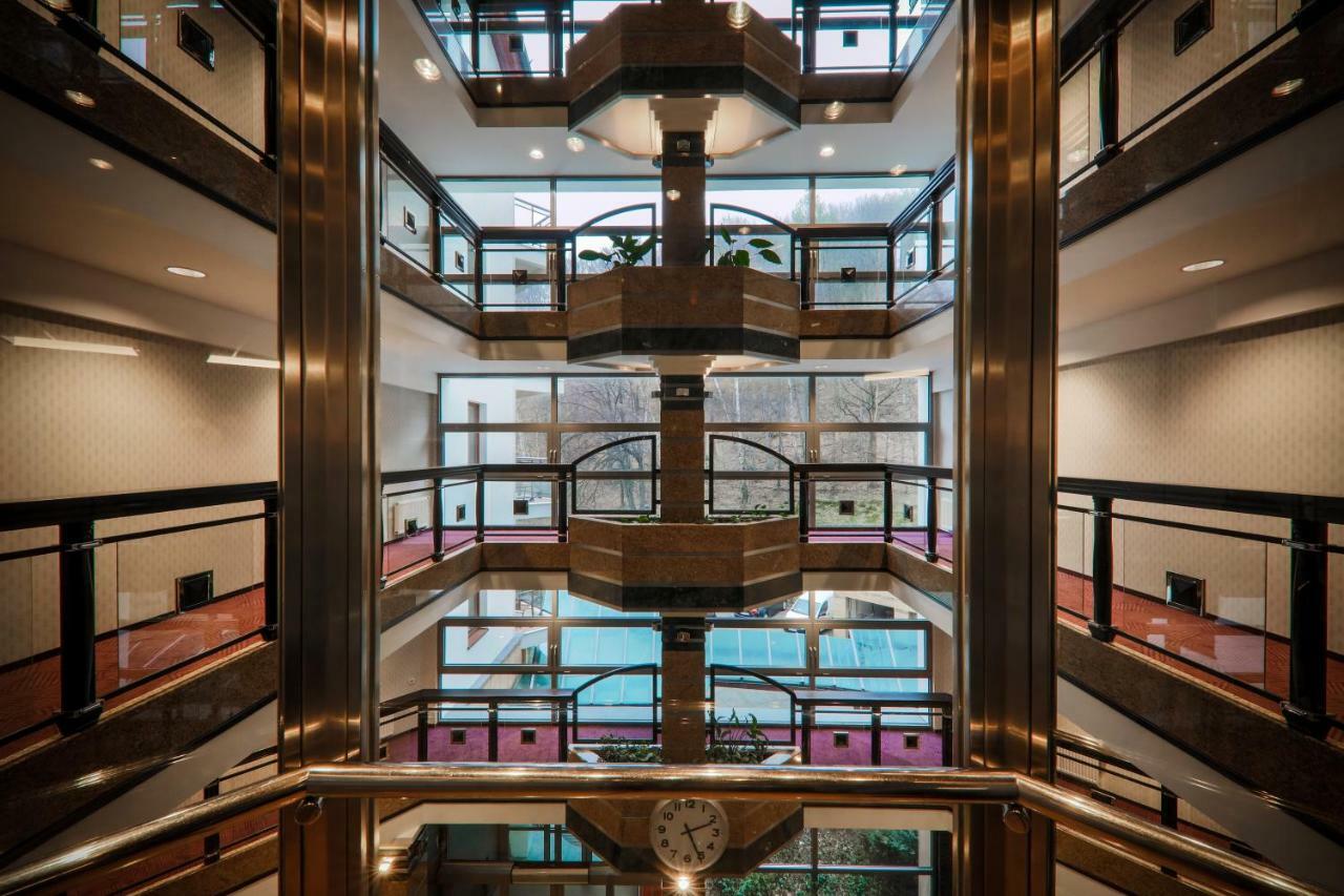 Hotel Belweder อุสทรอน ภายนอก รูปภาพ Interior of the hotel