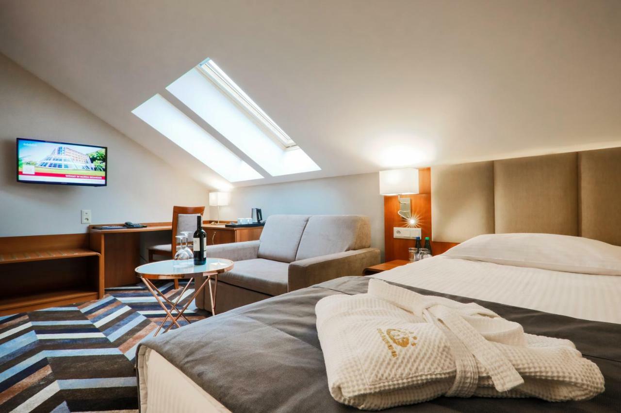 Hotel Belweder อุสทรอน ภายนอก รูปภาพ Suite
